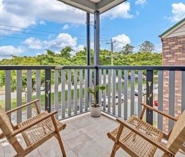 Furnished Tri-Level Home Between Chirn Park & The Broadwater - Photo 1