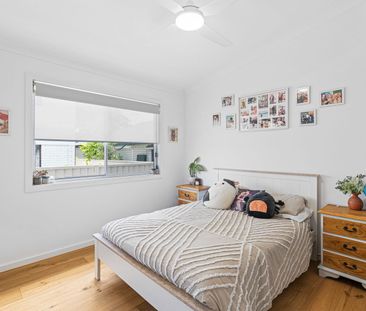 TRENDY TWO BEDROOM FLAT WITH DIRECT STREET ACCESS! - Photo 2