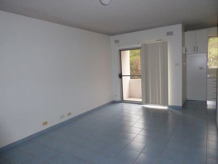 "Newly Renovated - Close to Station" - Photo 2