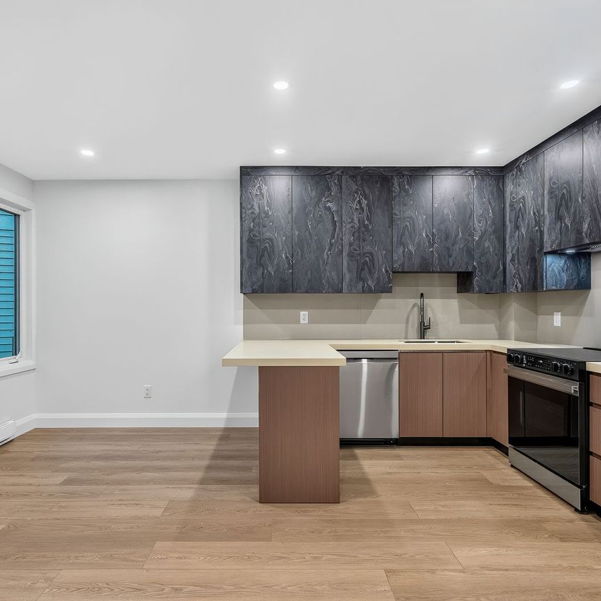 For Lease - 775 Kingfisher Crescent Unit# B, Orleans - Cumberland and Area, Ontario - Photo 1