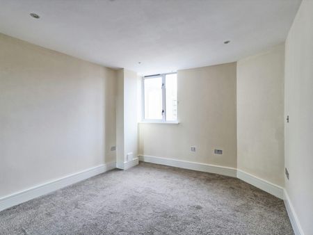 Flat to rent on - Photo 2