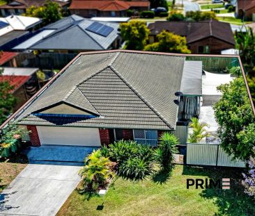 “Discover Your Well-Kept Family Haven in a highly regarded location... - Photo 1