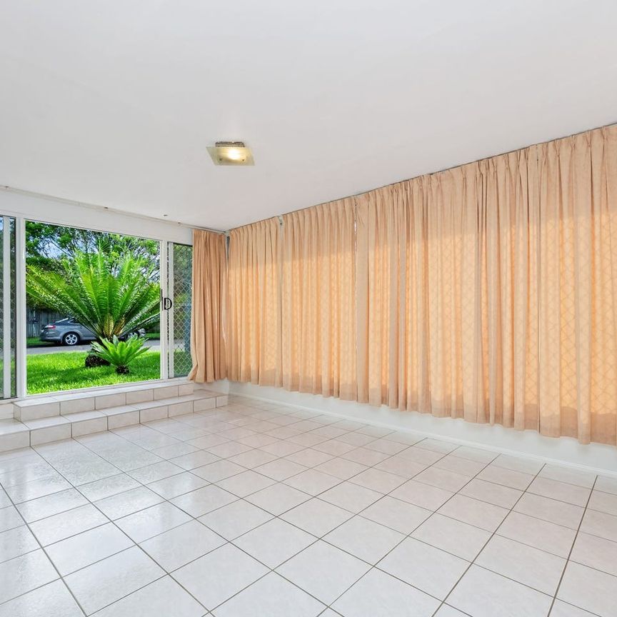 NEAT, TIDY 2 BEDROOM UNIT IN THE PERFECT LOCATION! - Photo 1