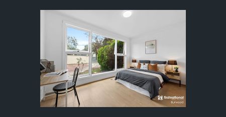 Beautifully Renovated Family Home in Prime Forest Hill Location - Photo 5