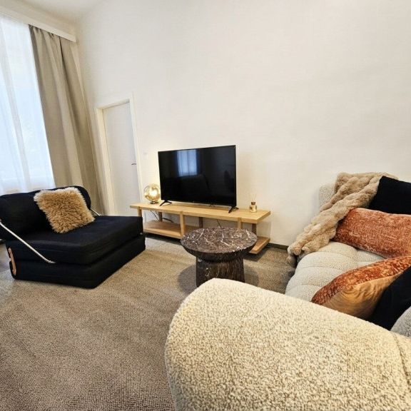 Koffer packen & einziehen: Stilvoll möblierte Altbauwohnung mit neuer Einbauküche - Foto 1