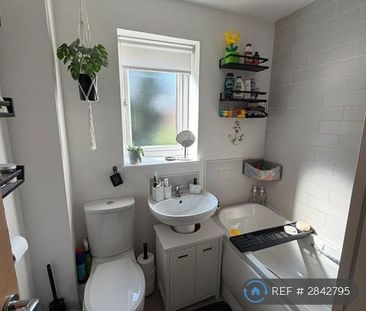 2 bedroom semi-detached house to rent - Photo 5