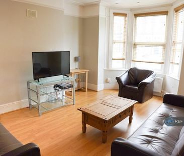 6 bedroom semi-detached house to rent - Photo 1