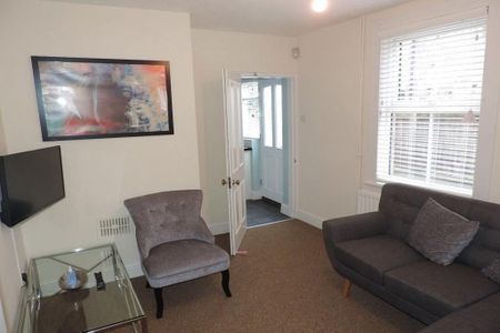 1 bedroom in a house share to rent - Photo 5