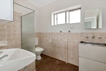 Nicely renovated, clean & spacious two bedroom unit! - Photo 2
