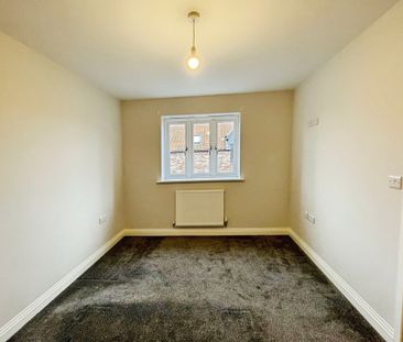 2 bedroom Semi-Detached House to let - Photo 4