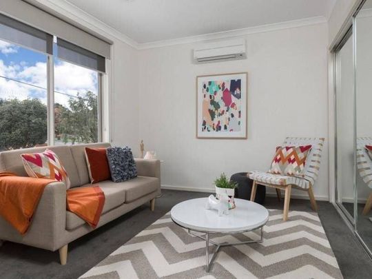 Modern sophistication in superb Ashwood pocket - Photo 1