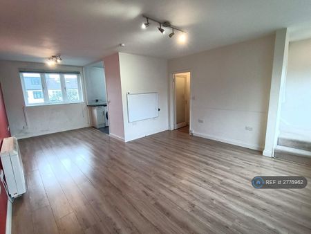 2 bedroom maisonette to rent - Photo 2
