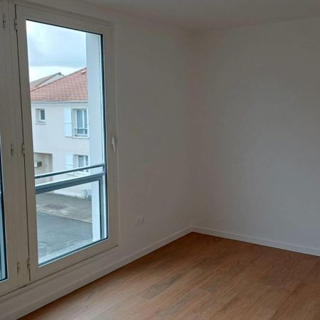 location Appartement T4 DE 100.17m² À BUSSY SAINT GEORGES - Photo 4