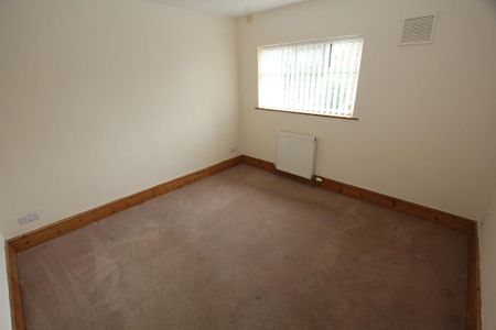 3 bedroom end of terrace house to rent - Photo 4