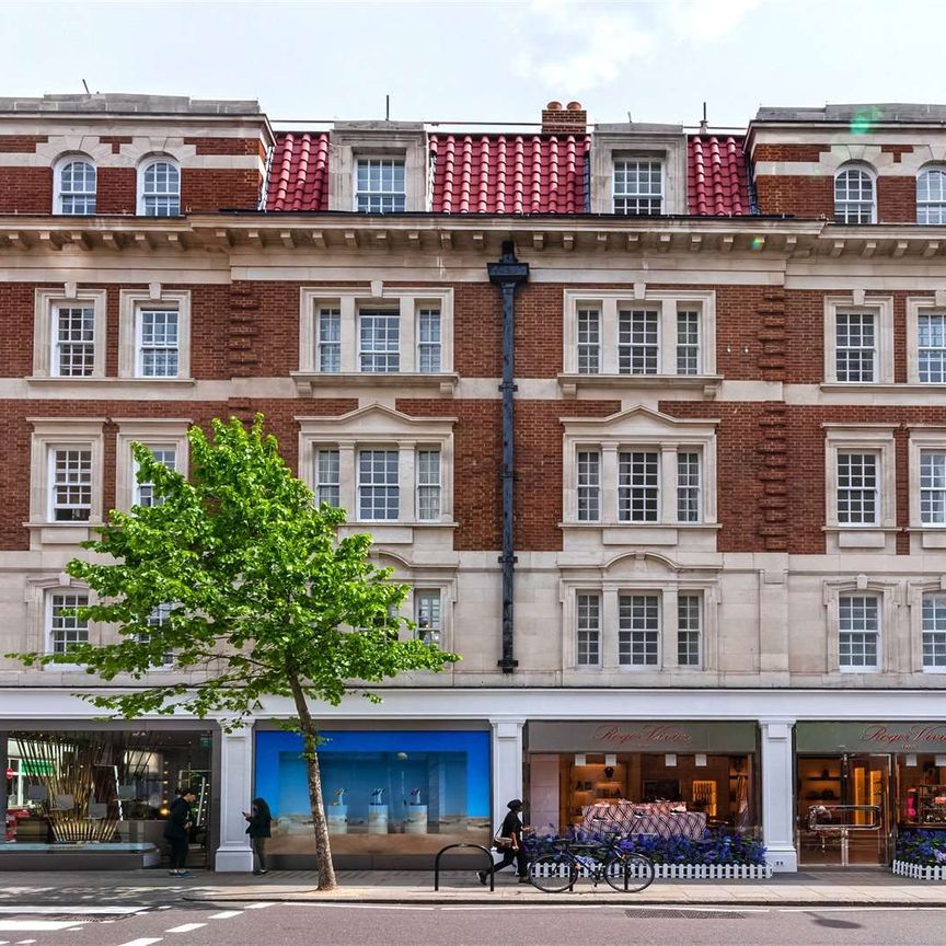 An immaculately redecorated three bedroom lateral apartment to rent in the heart of Knightsbridge. - Photo 1