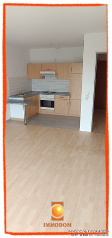 Schöne 2-Zimmer-Wohnung mit Personenaufzug und Balkon sowie EINBAUKÜCHE zu vermieten! - Photo 4