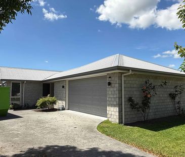 Modern living, country location! - Photo 1