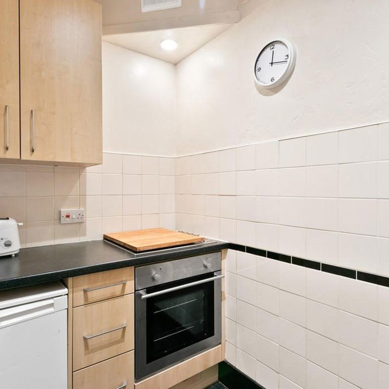 1 Bed Flat - Photo 1