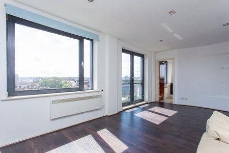 2 bedroom flat to rent - Photo 2