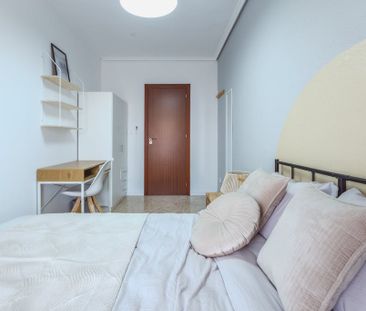 Plaça de Bisbe Benlloch, Torrent, Valencian Community 46900 - Photo 6