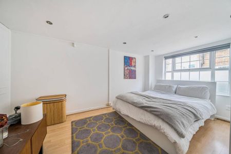 3 bedroom mews to rent - Photo 3