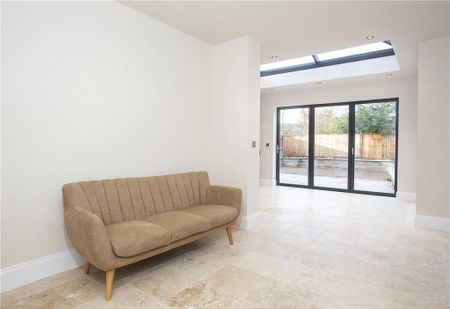 5 bedroom semi-detached house to rent - Photo 3