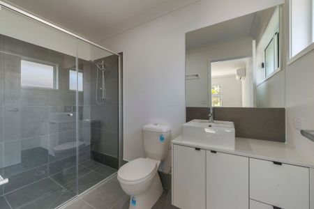 Modern 3-Bedroom Duplex in Stoneleigh Reserve - Photo 3