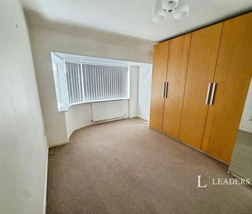 4 bedroom semi-detached house to rent - Photo 6