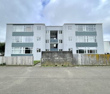 2-Bedroom Apartment in Berhampore - Photo 2