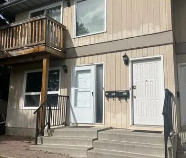 3 LARGE BEDROOM APARTMENT $2095 + ELECTRICITY | Calgary - Photo 1