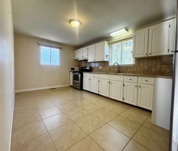 For Lease - 135 Luxury Avenue Unit# Main, Bradford West Gwillimbury... - Photo 6