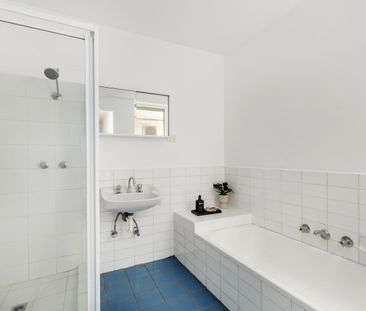 Updated Two Bedroom Apartment in Prime Hawthorn East Location - Photo 5