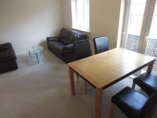 2 bedroom Flat To Let - Photo 1