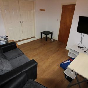 Plungington Road Flat 1, PRESTON, Lancashire PR1 7EP - Photo 2