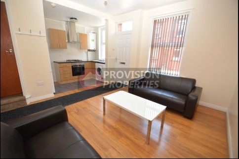 2 Bedroom Student Professional Houses in Hyde Park - Photo 1