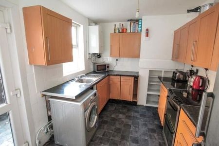 3 Bed Terraced House, Dallow Road, LU1 - Photo 4