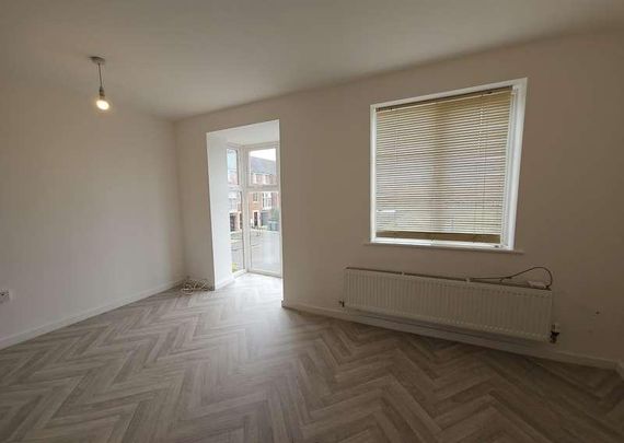 Molyneux Square, Hampton Vale, PE7 - Photo 1