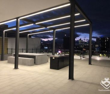 Stunning 1-Bedroom Apartment in The Foundry â Woolloongabba - Photo 3