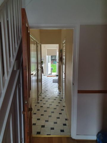 4 Bed Terraced House, Spearpoint Gardens, IG2 - Photo 2