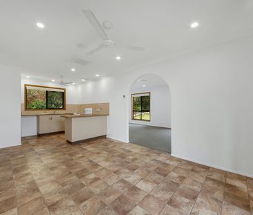 Charming 3 Bedroom - Low Maintenance - Photo 6