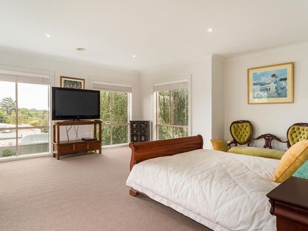 38 Clifton Road, Hawthorn East VIC 3123 - House For Rent | Domain - Photo 2