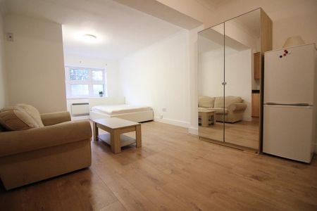 Chertsey Bridge Road, Chertsey - Photo 2