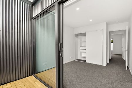 Modern, High spec Townhouse with Private Master Ba - Photo 4