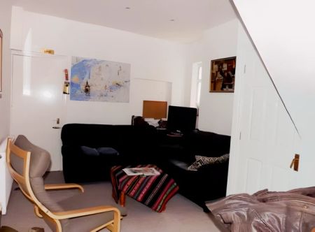 5 Bed, 1 Bath - Photo 2