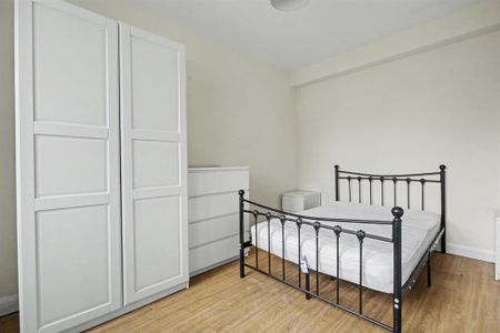 Semi detached house to rent - Photo 4