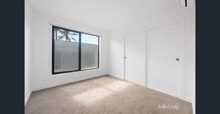 Stylish Three-Bedroom Unit with Modern Comfort - Photo 2
