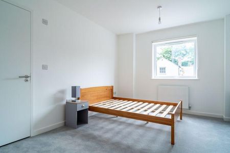 1 bedroom in a flat share to rent - Photo 4
