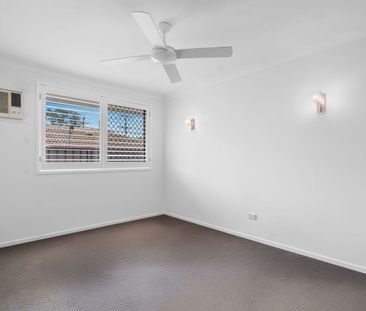 Spacious Home with Shed, Side Access & Entertaining Area in Prime B... - Photo 2