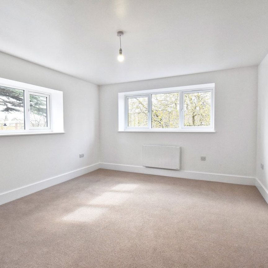 Araby Corner, Shepperton, TW17 - Photo 1