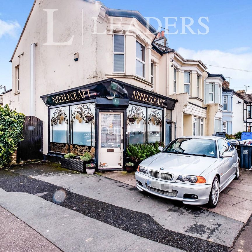 1 bedroom flat to rent Westcourt Road - Photo 1